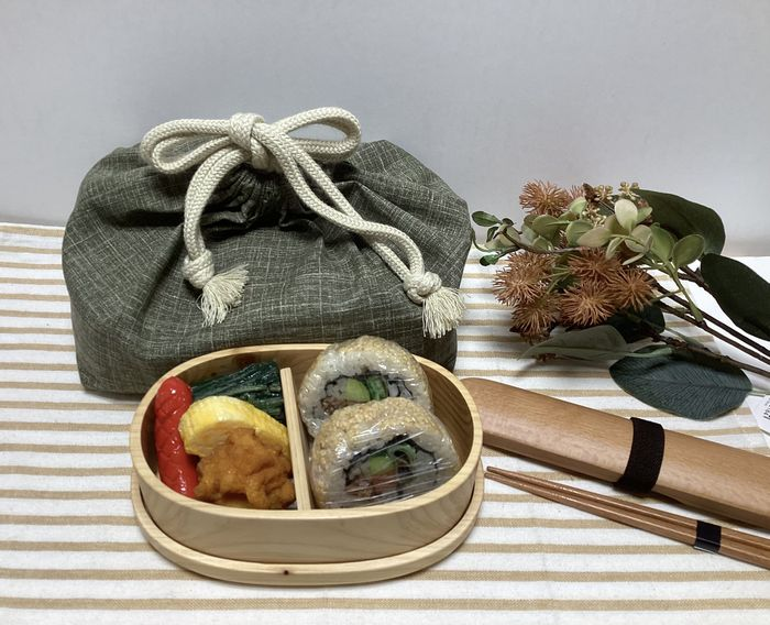 桧のくりぬき弁当箱