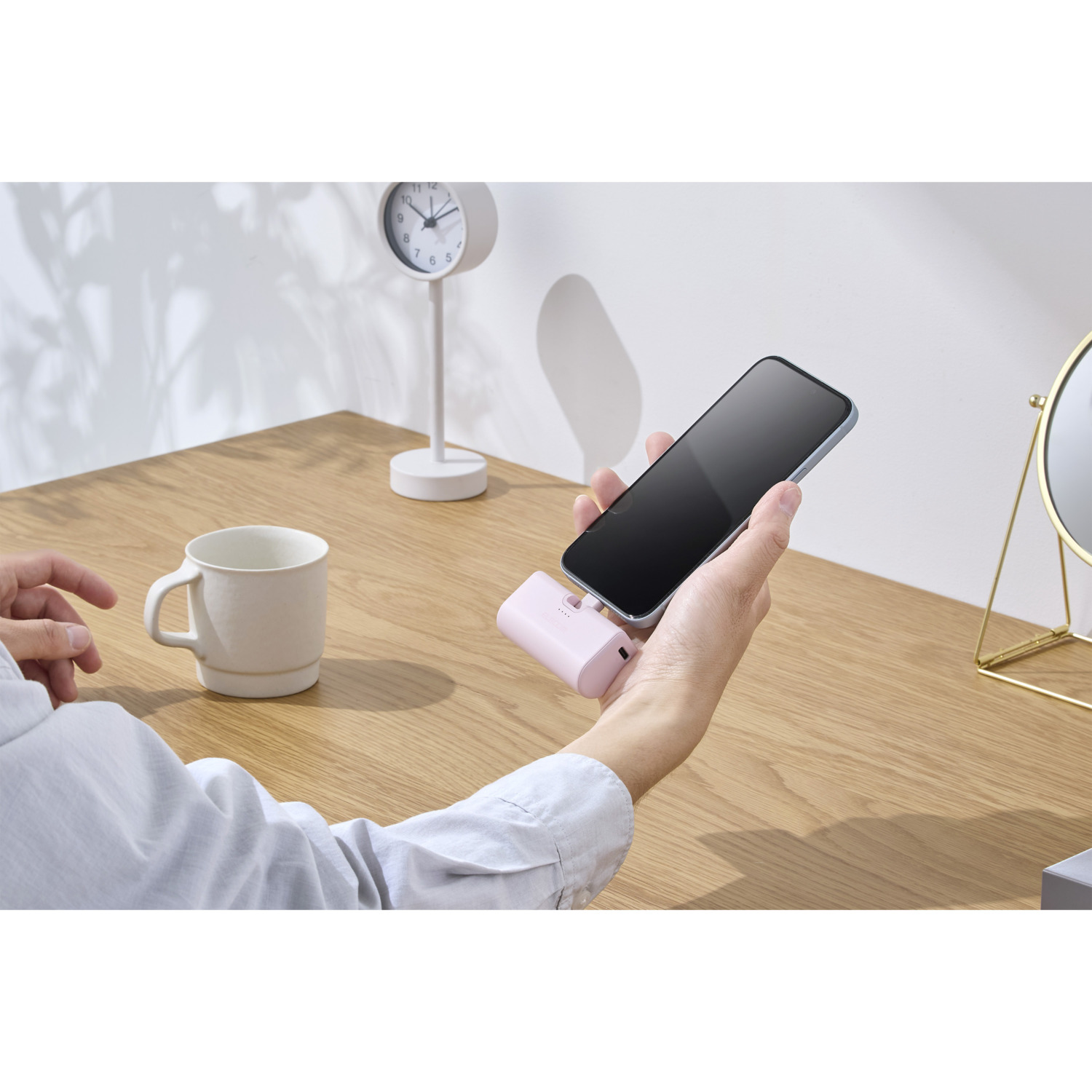 折り畳み式直挿しモバイルバッテリー
