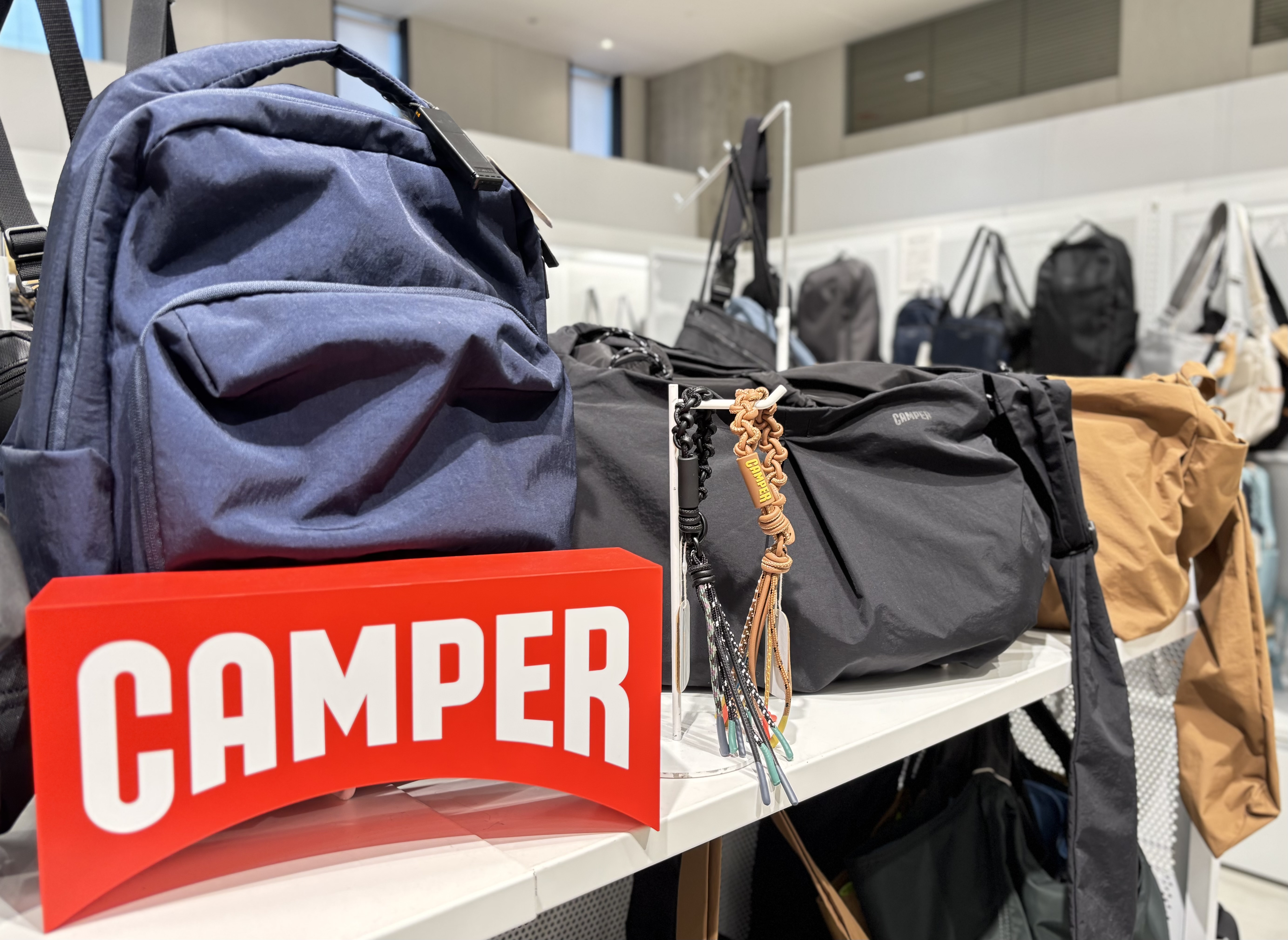 「CAMPER」(カンペール)