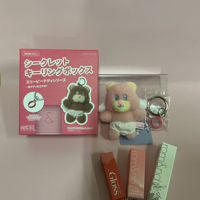 ロムアンド×ネオンムーン　シークレットキーリングボックス＆ミニメイクシリーズ