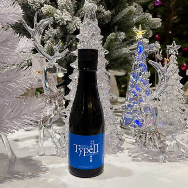 ワイングラスで日本酒を