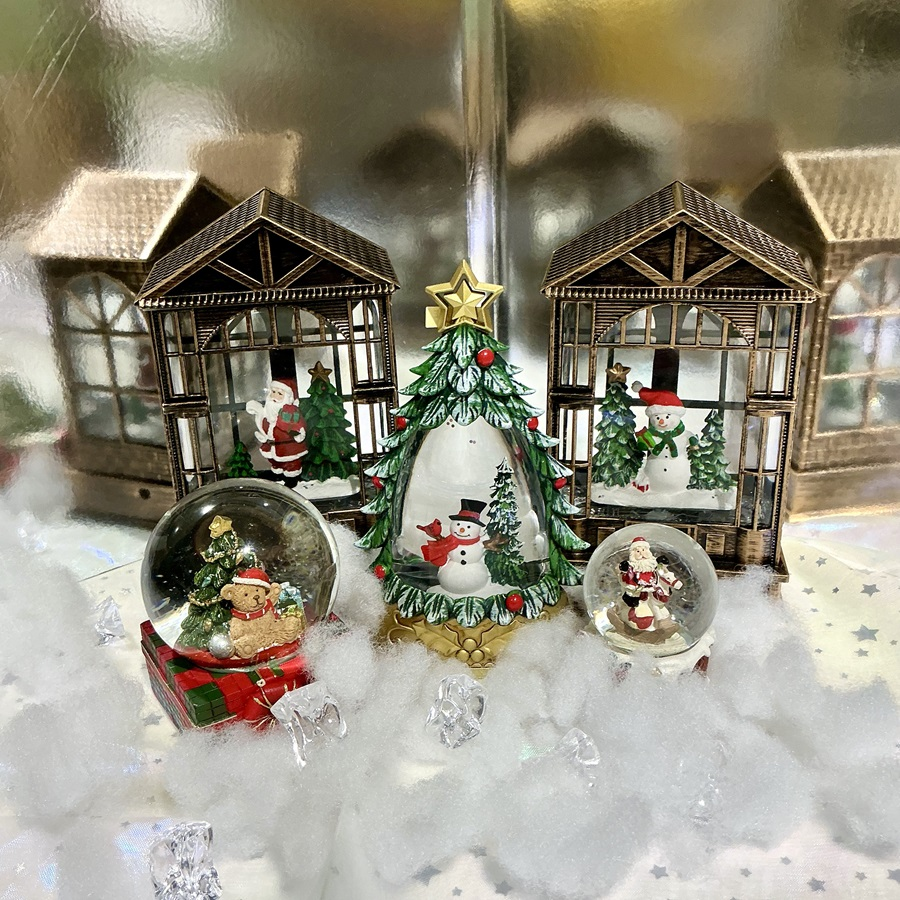 クリスマススノードーム