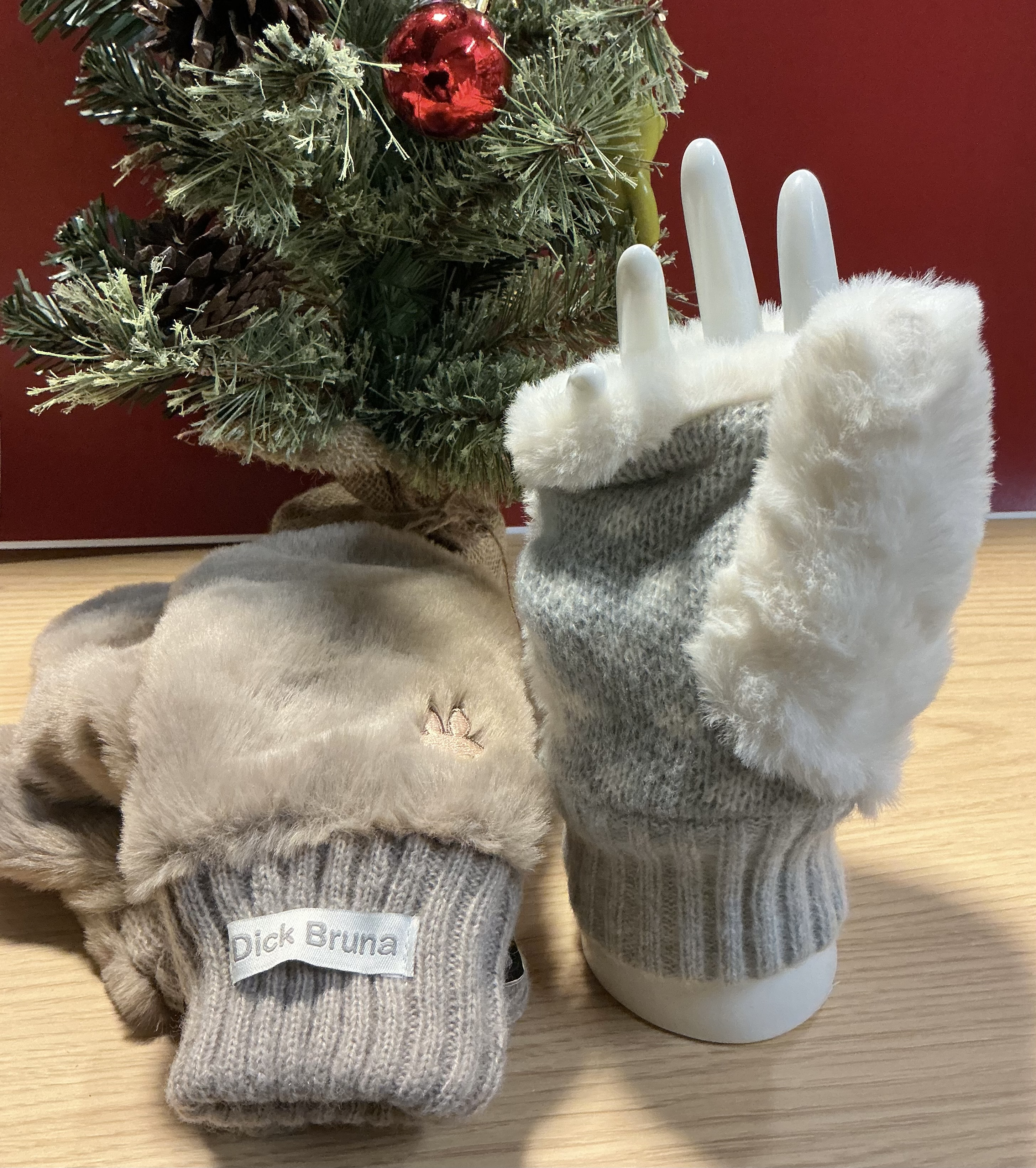 ミッフィー　ファーニット指出しミトン