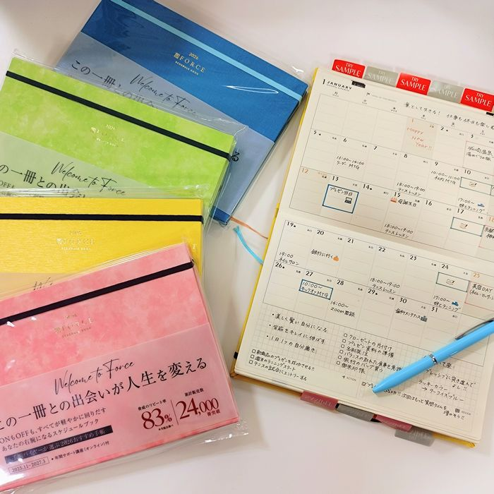 開発者の浅野夏悠さんが手帳をご案内