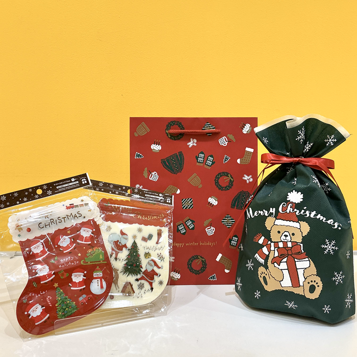 クリスマスデザインのラッピング