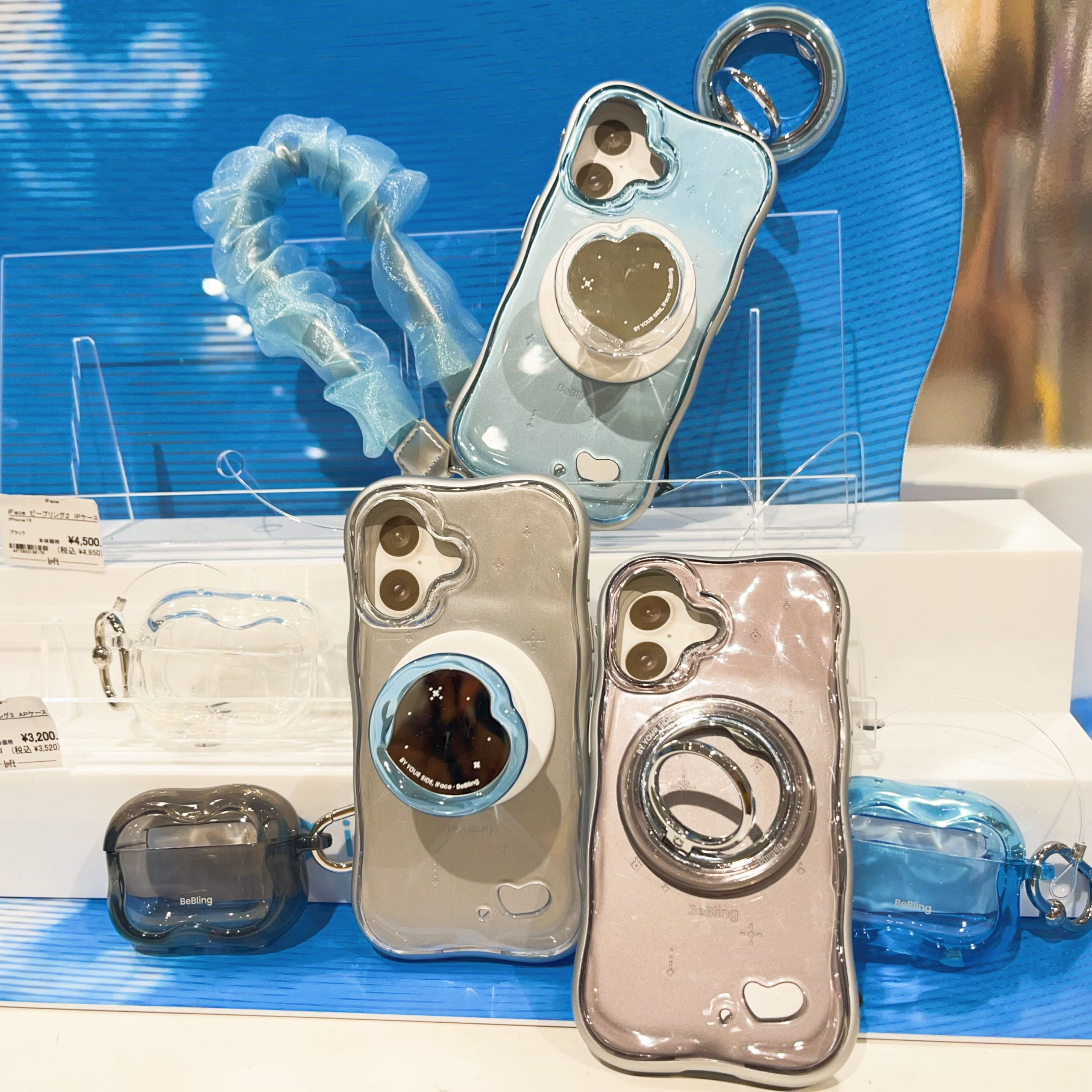 手元のスマホに、冬のきらめきを