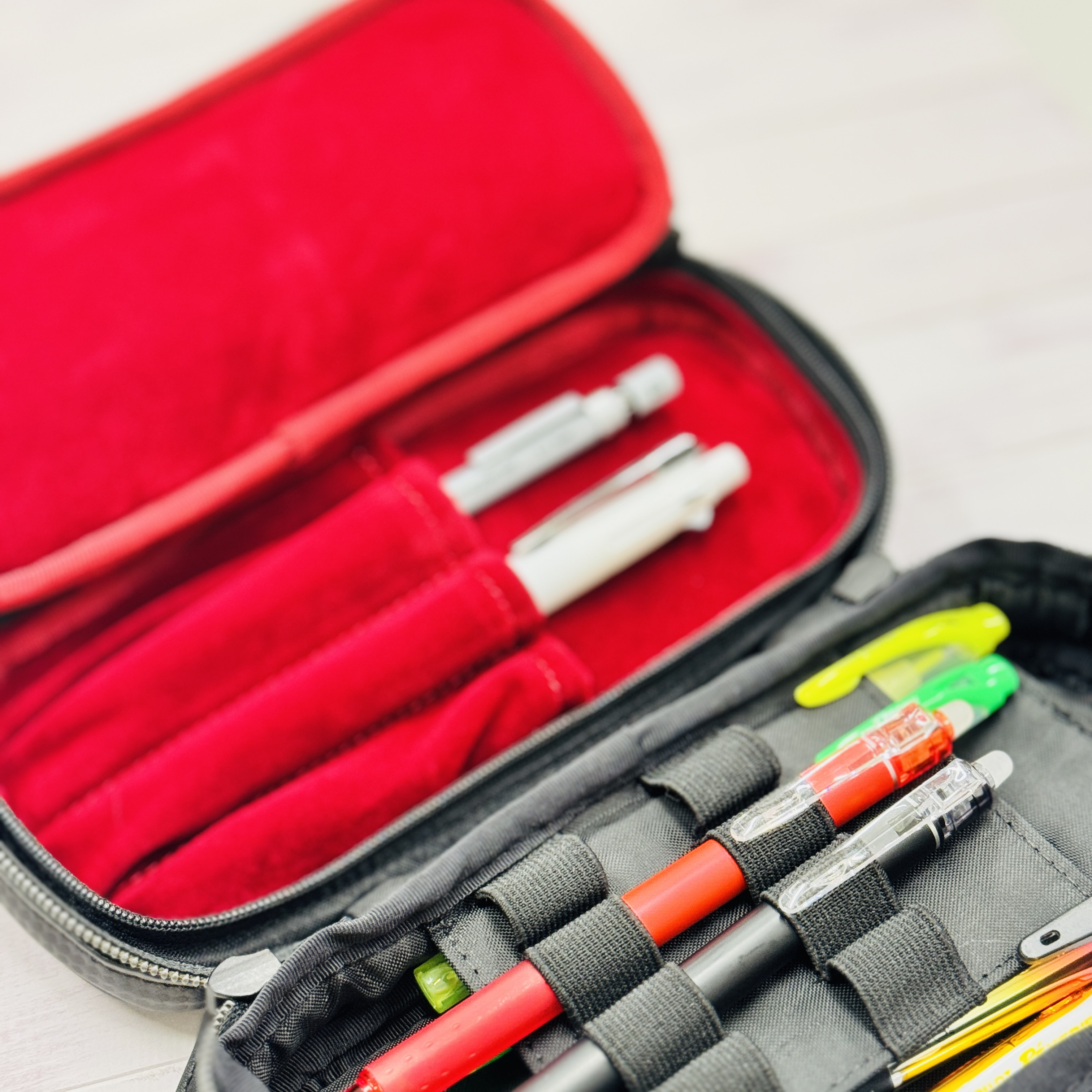 こだわりぬいた、“本気仕様”の二階建てペンケース