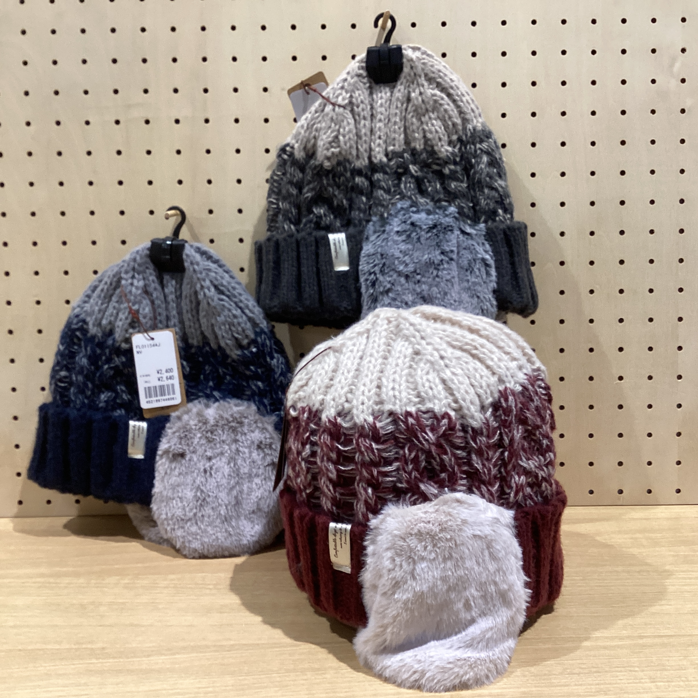 ボア耳当て付きニット帽