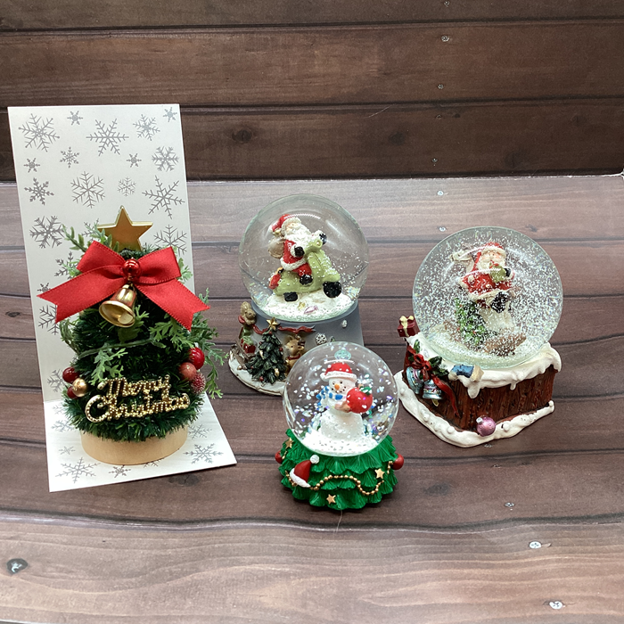 クリスマスを彩るスノードーム