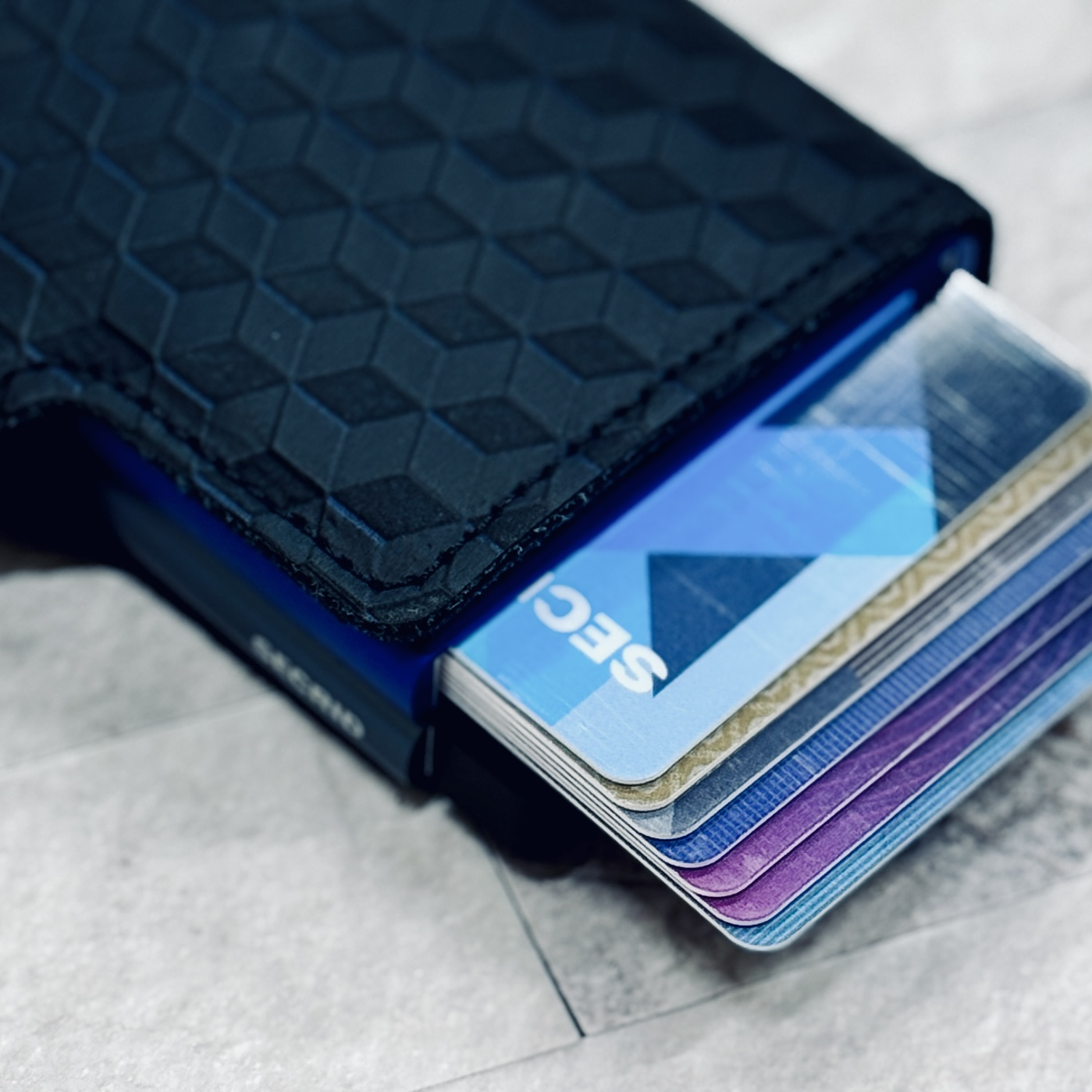 コンパクト＆大容量モデル　Twinwallet（ツインウォレット）