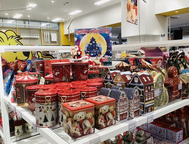 お菓子缶そろえてます