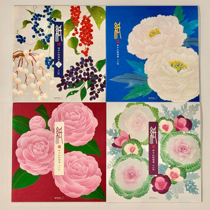 静寂な空気に冴える「紙シリーズ」