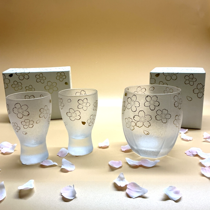 桜と一緒に、お酒を愉しむ