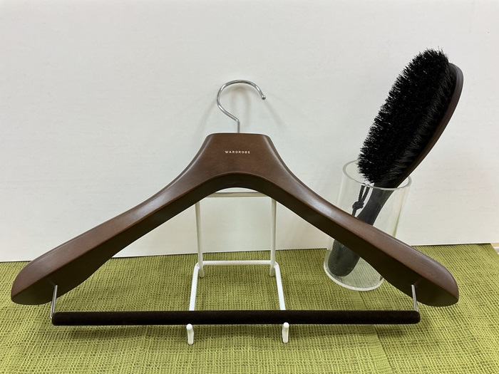 中田工芸　ＷＡＲＤＲＯＢＥハンガー＆洋服ブラシ