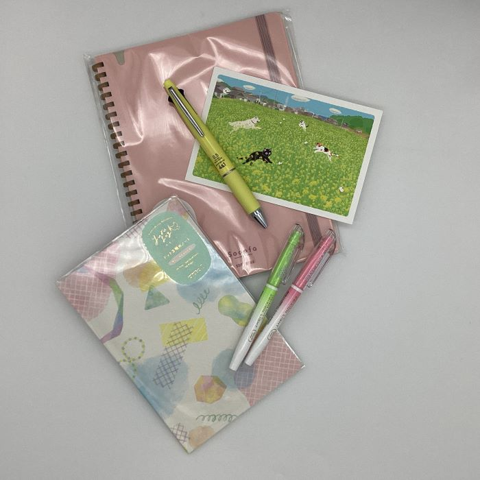 春カラーの文房具