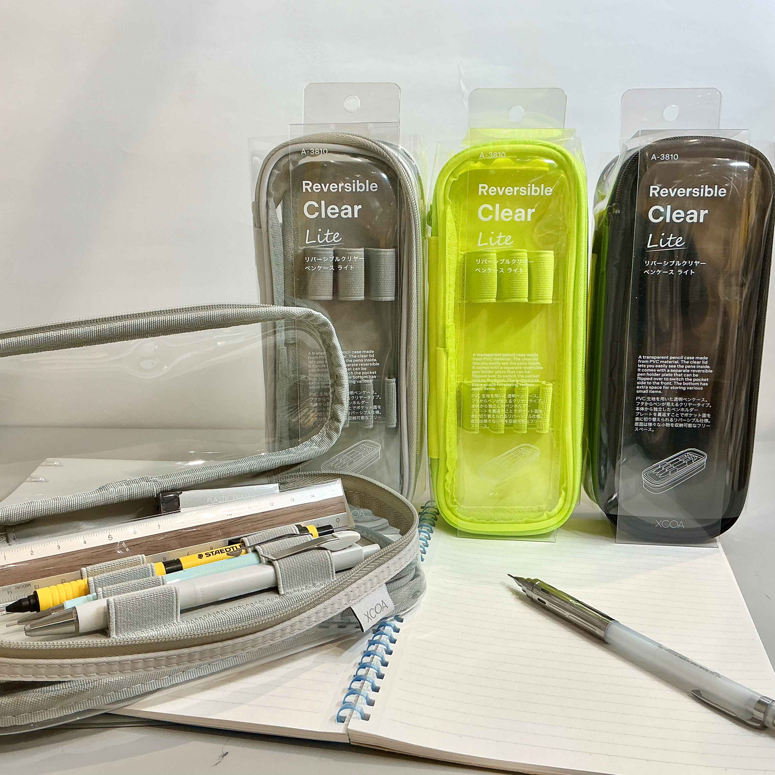 リバーシブルなクリヤ―ペンケース