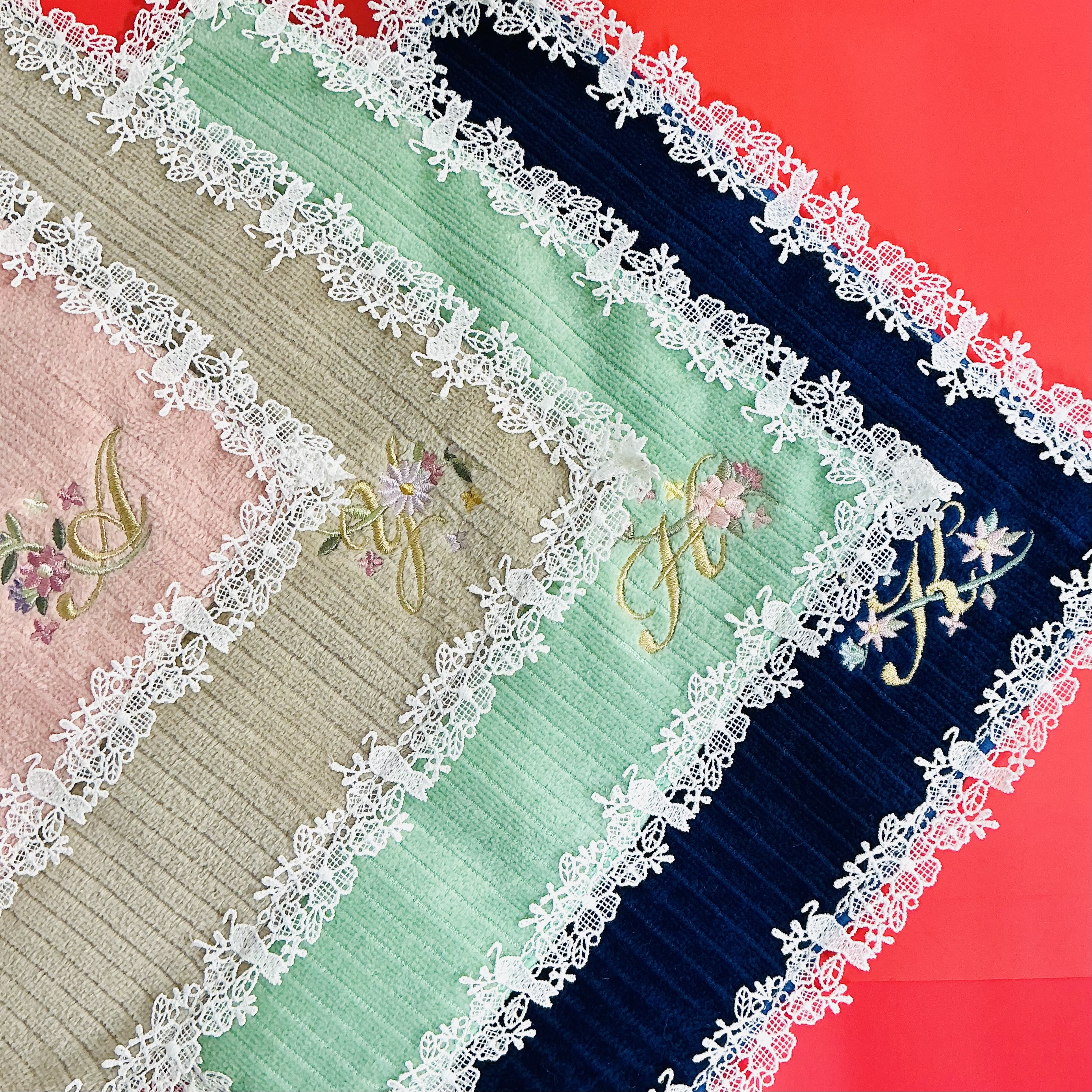 イニシャルハンカチ