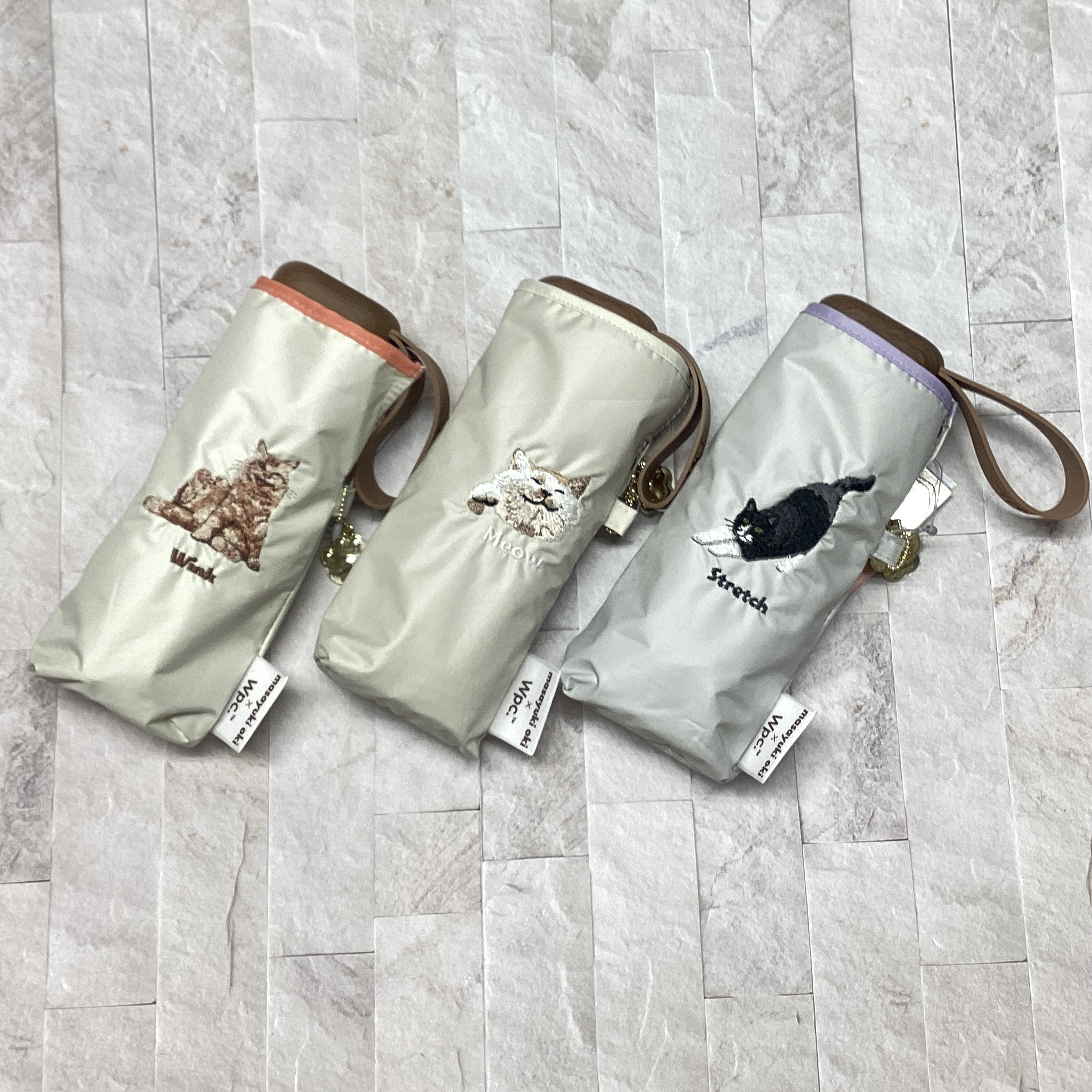 愛くるしい「猫刺繍折りたたみ傘」