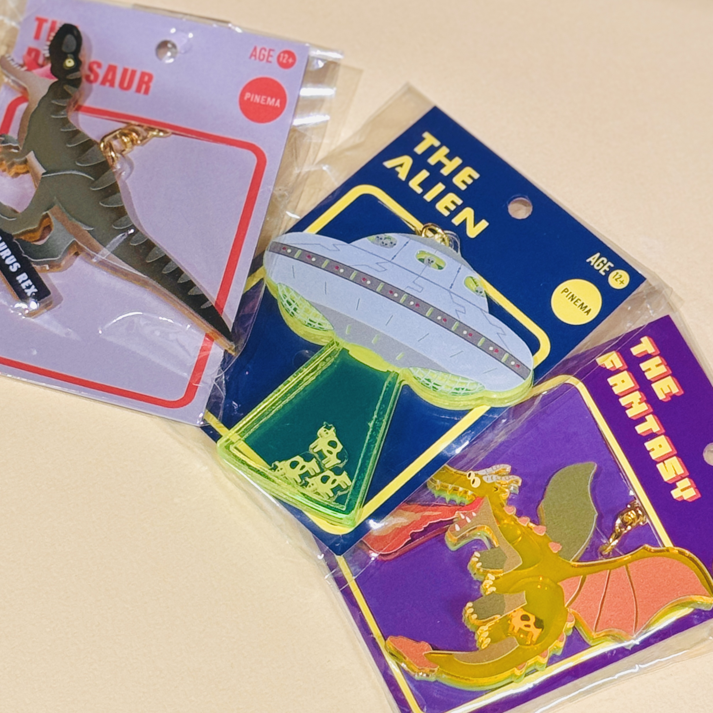 名シーンを持ち歩く「THE PINEMA（ザ・ピネマ）キーリング＆ピンズ」