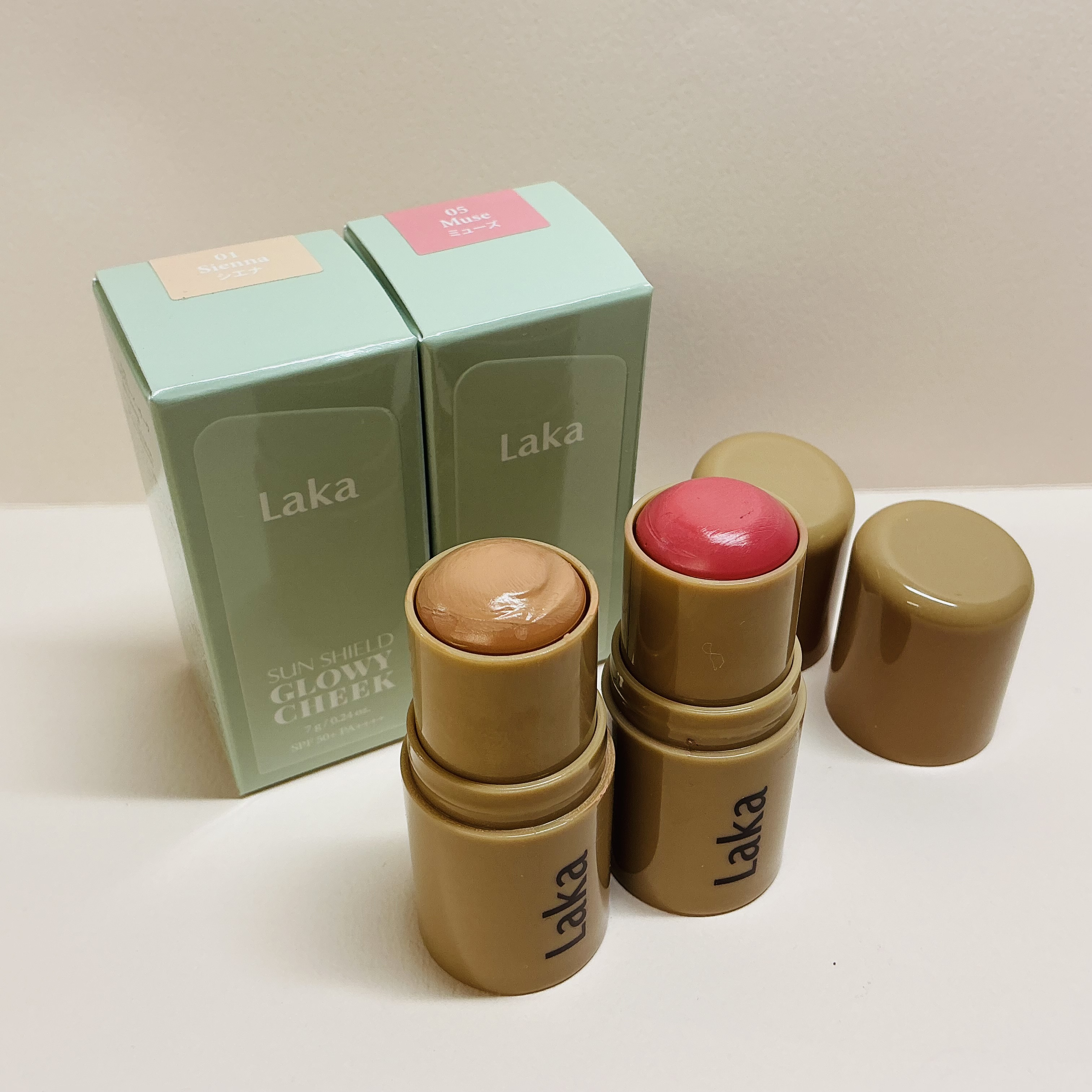 Laka（ラカ）サンシールドグローイーチーク