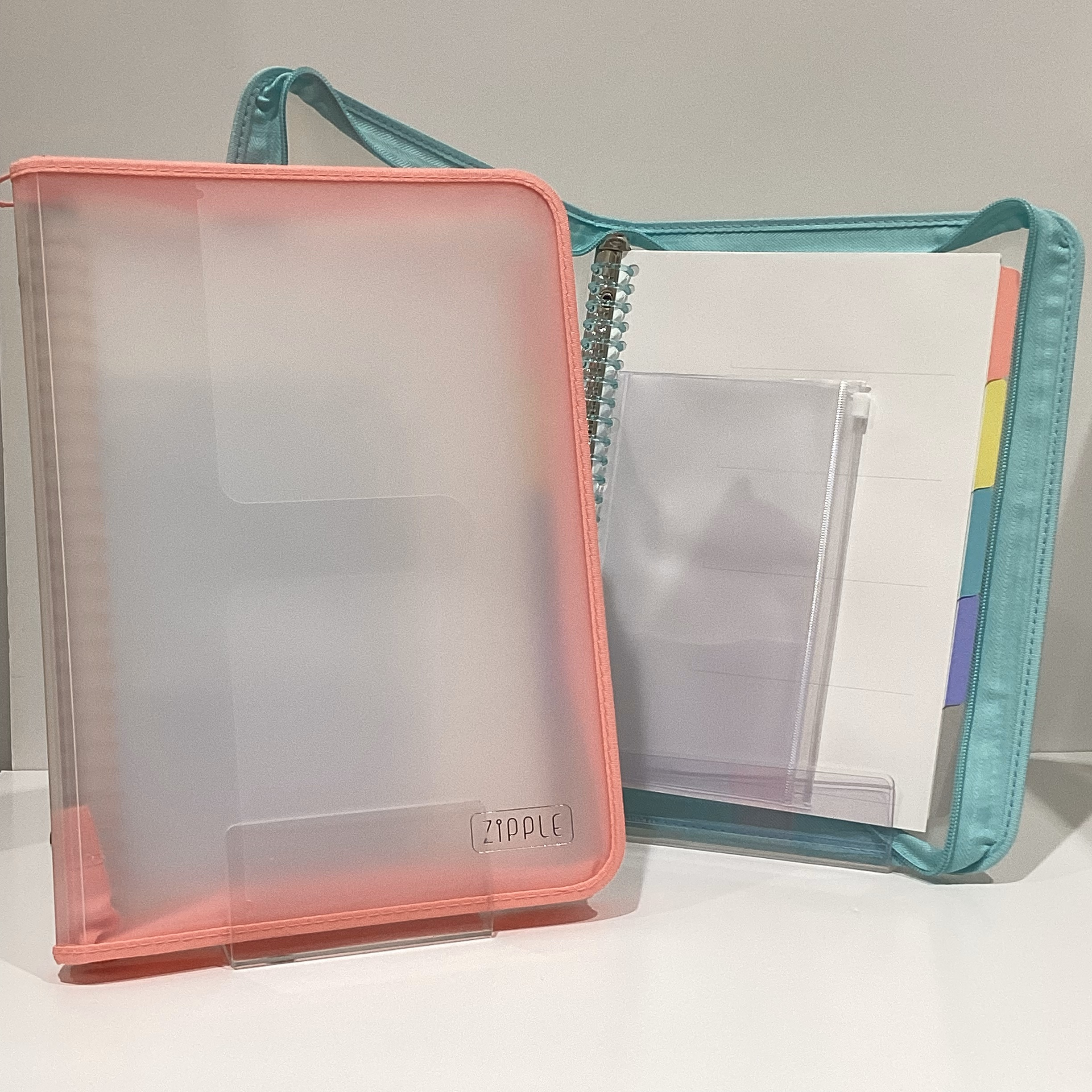 ぐるっとジッパー付きバインダー「ZiPPLE」