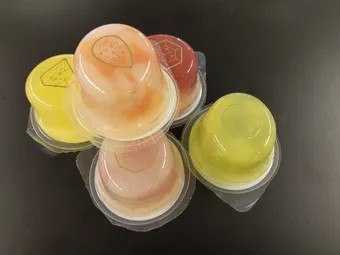 1つのゼリーに2つの果実の味わい。