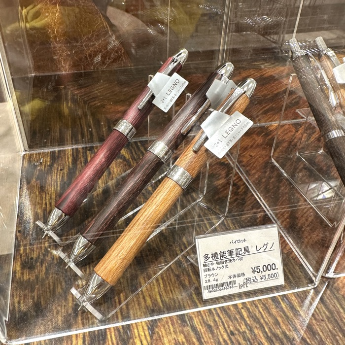 手になじんで心地よい 木の筆記具
